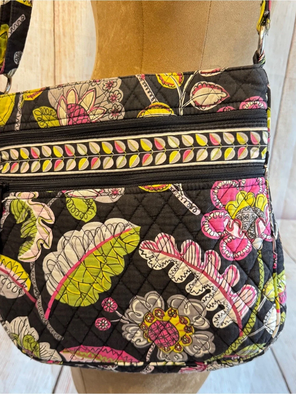Vera Bradley “moon blooms” Black Floral Quilted Crossbody Bag - Picture 2 of 11